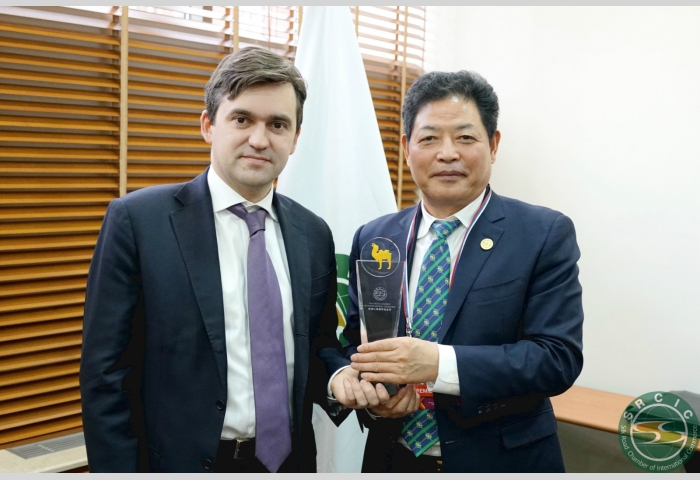 6 SRCIC Chairman LU Jianzhong meets with Mr. Stanislav Voskresensky, Deputy Minister of Economic Development of the Russian Federation to discuss the construction of the Belt and Road