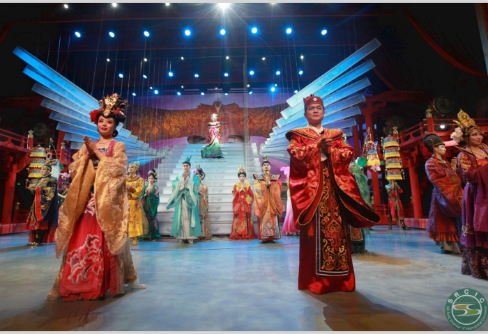 14 Guests watch performances of Tang style